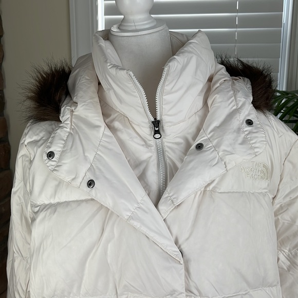 North Face New Dealio Short Down Jacket - Picture 4 of 8